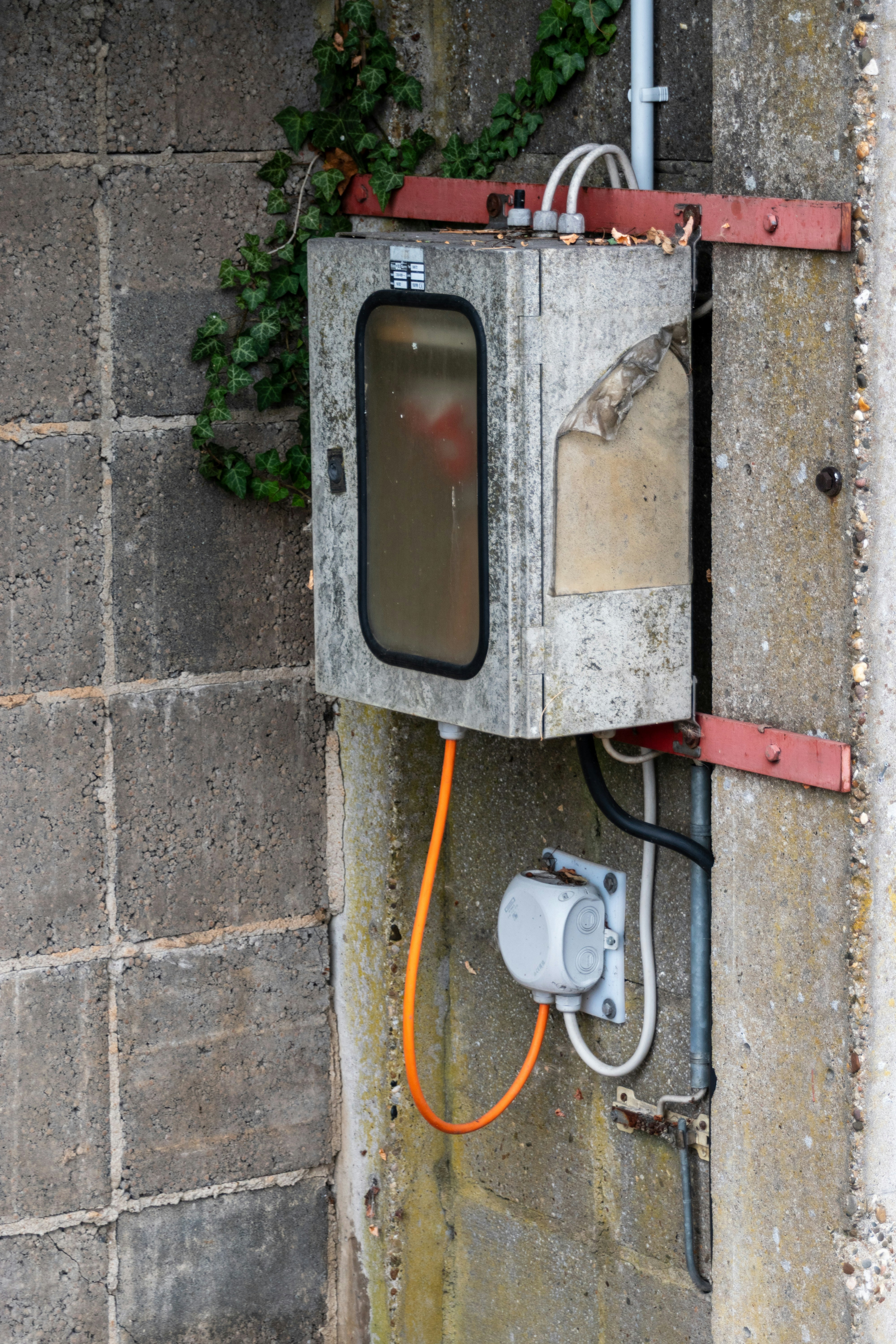 استاندارد ISO 12944 و روش‌های جلوگیری از خوردگی تابلوهای برق فلزی (تخصصی‌تر)